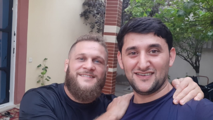 MMA döyüşçüsu Rafael Fiziyevin babası keçmiş "Qriboyedovka" kəndindəndir
