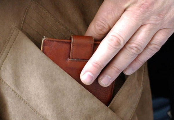 Biləsuvar rayon sakininin cüzdanı oğurlandı