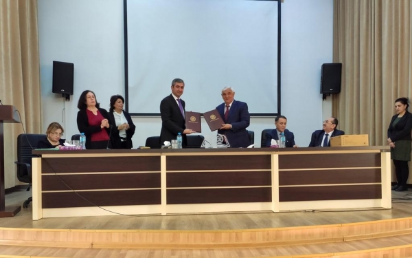 Azərbaycan Dillər Universiteti ilə Biləsuvar Təhsil Kompleksi arasında qarşılıqlı əməkdaşlıq memorandumu imzalanıb