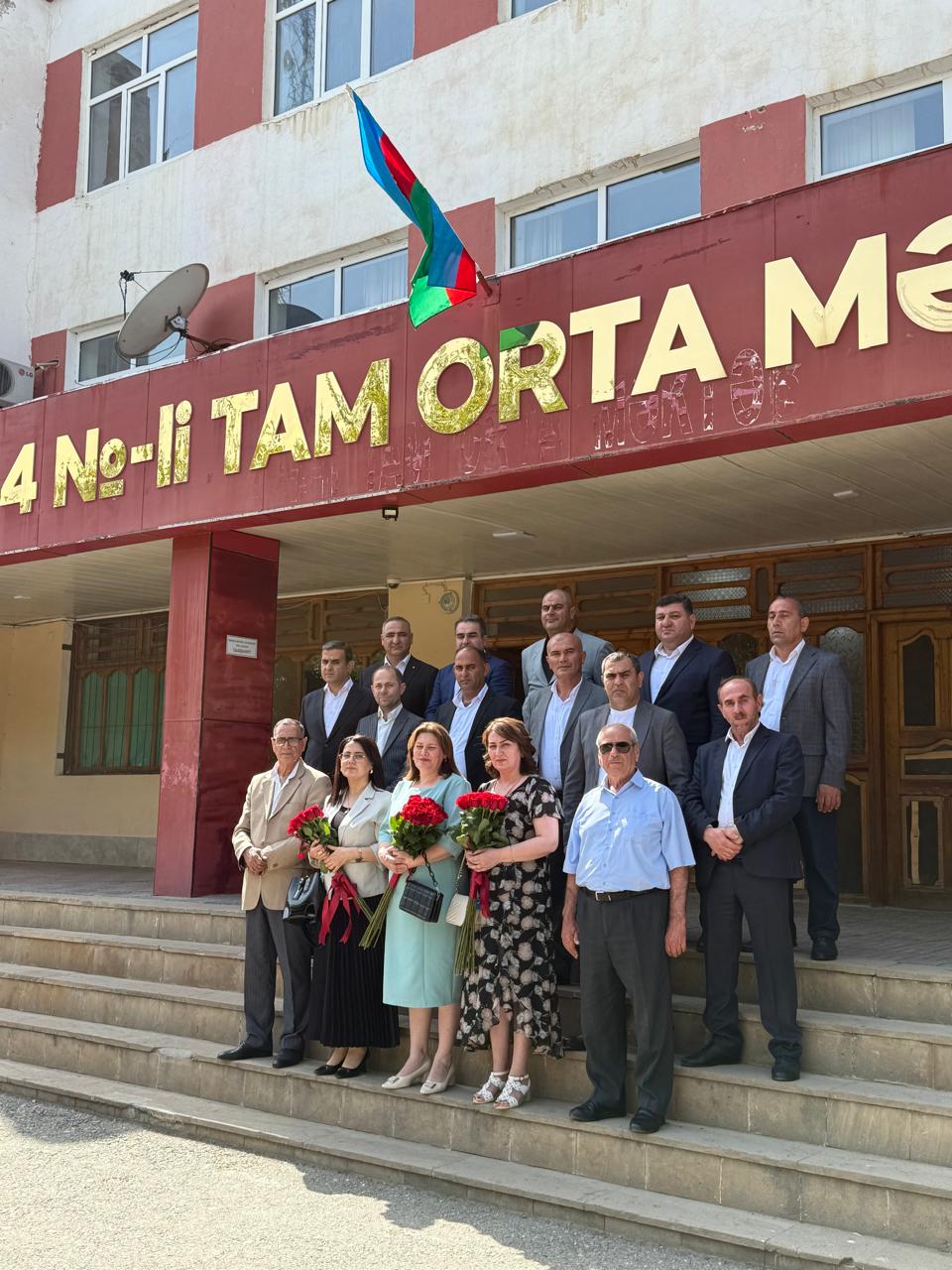 30 ildən sonra doğma məktəblərində...