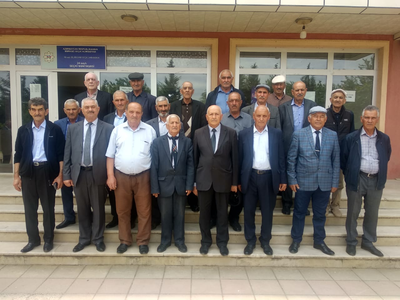 "Təhsil illərindən ömür yollarına: məzunlar yenidən görüşdü və yaxud bir sinfin yarım əsrlik dastanı"...