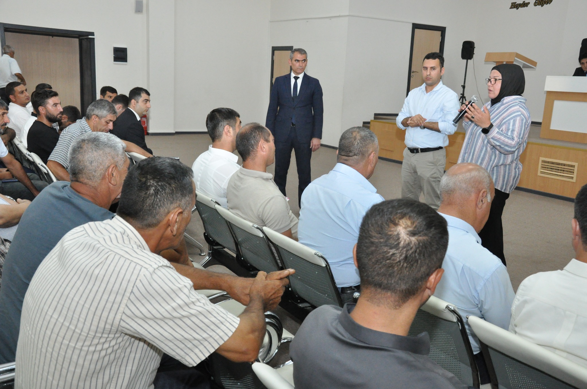 Günəş elektrik stansiyasına işə qəbul üçün sakinlərlə  görüş keçirildi
