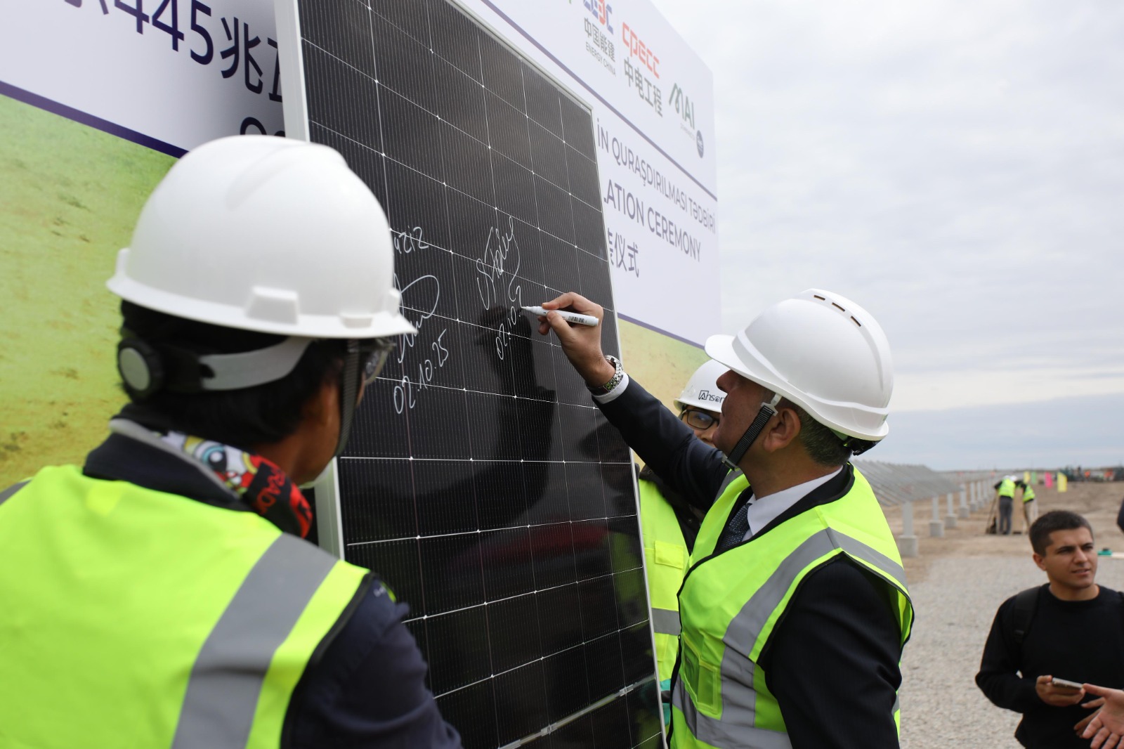 Biləsuvarda Günəş enerjisi layihəsi üzrə yeni mərhələyə start verildi