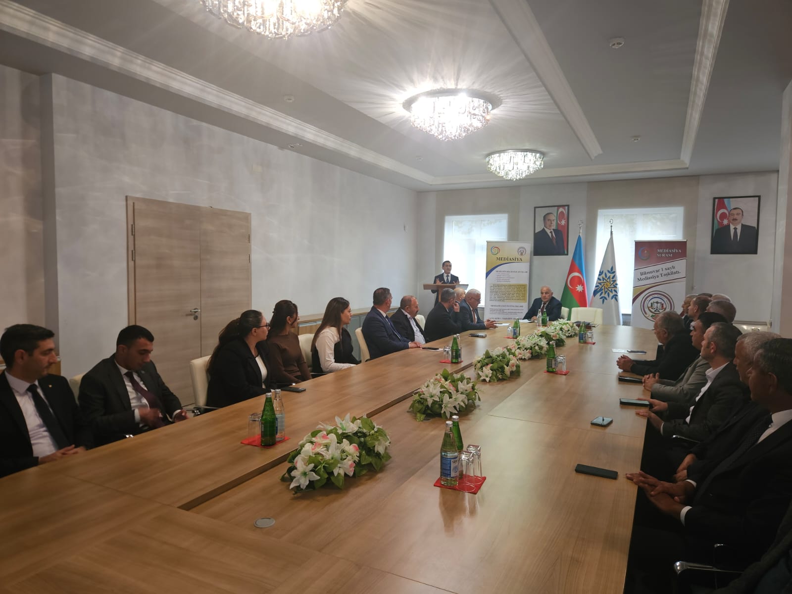 “Konstitiosinalizim: Dövlət quruculuğu və hüquq islahatları” mövzusunda dəyirmi masa təşkil olunub.