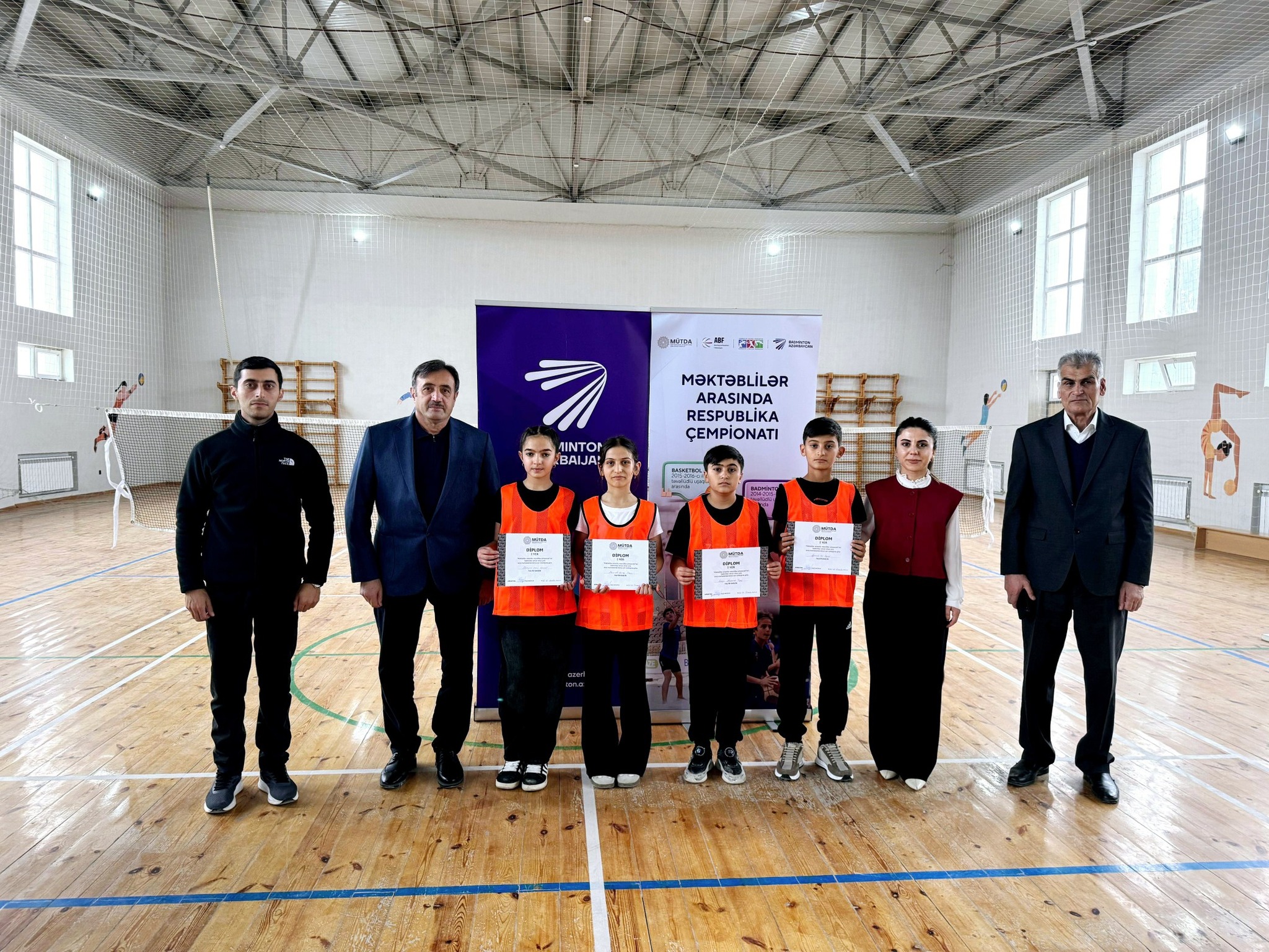 Biləsuvar internat tipli məktəb-liseyin komandası badminton üzrə zona mərhələsinin qalibi olub