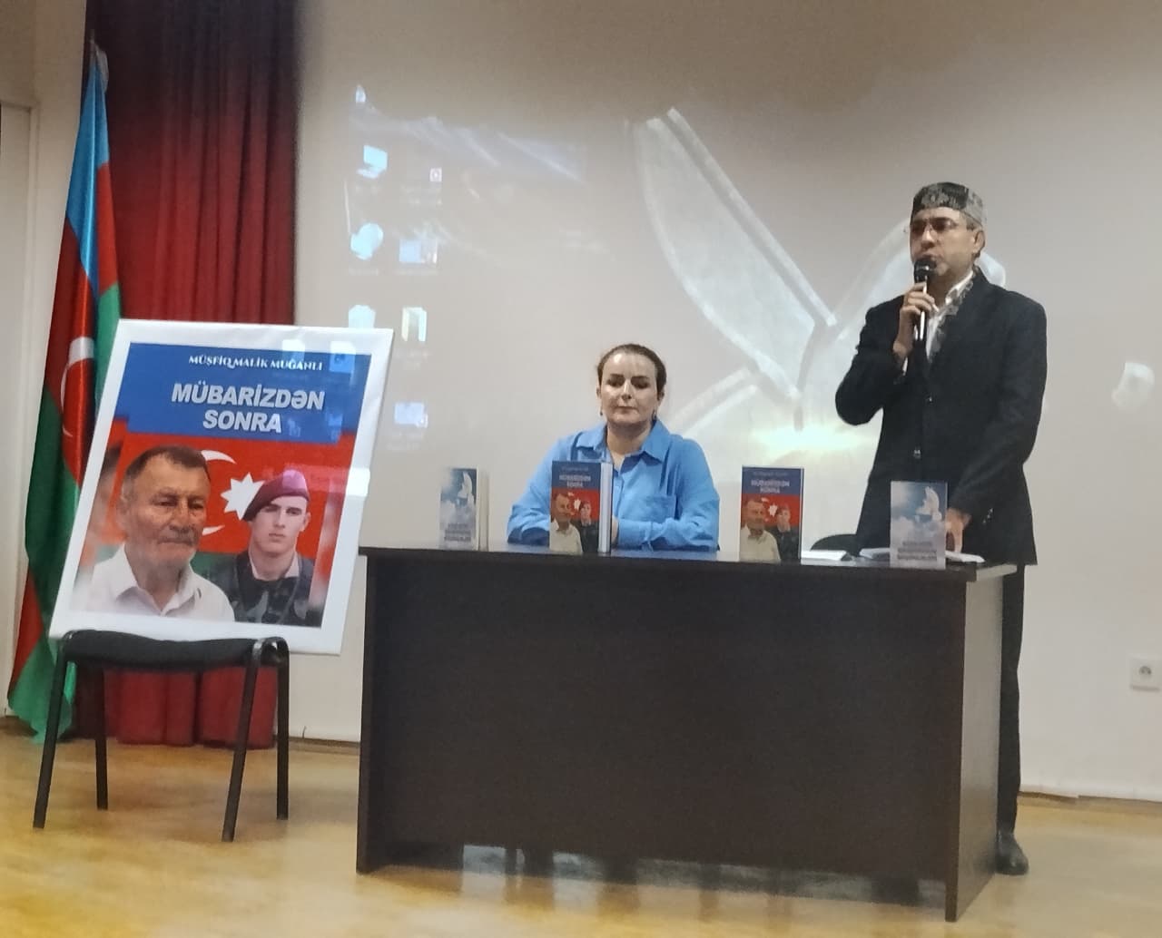 Milli Qəhrəmanın doğum gününə həsr olunan kitab məktəbə təqdim olundu